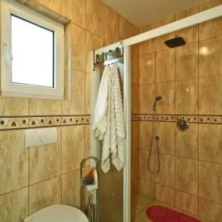 Casa vacanze Mit Pool, Terrasse Und Parkplatz Buje