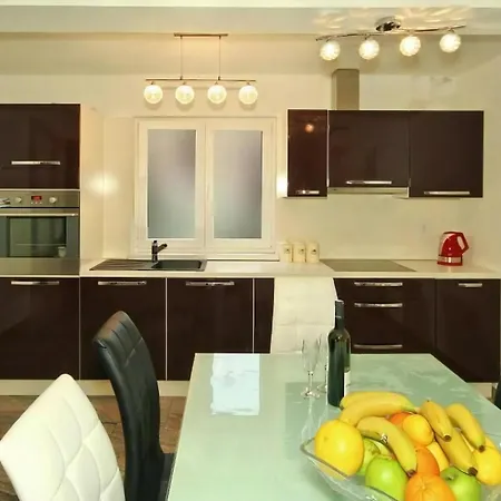 Holiday home Mit Pool, Terrasse Und Parkplatz *