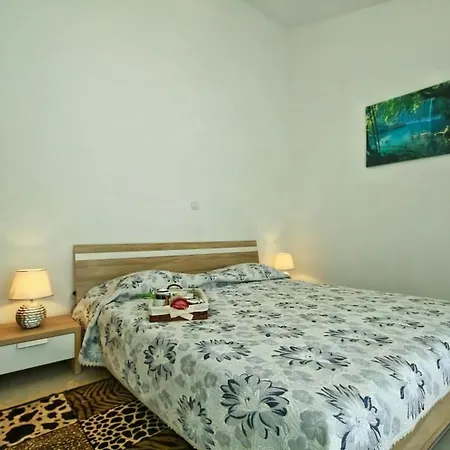 Holiday home Mit Pool, Terrasse Und Parkplatz Buje