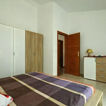 Mit Pool, Terrasse Und Parkplatz Holiday home Buje